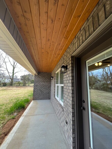 Building Photo - 1825 Kim Watt Dr