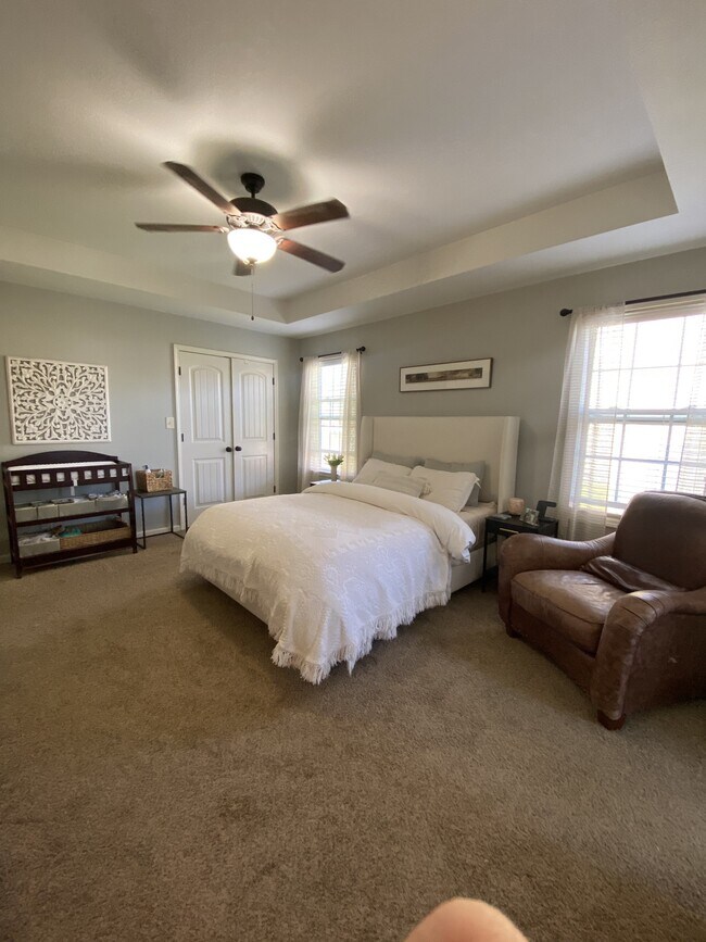 Building Photo - 1053 Castlerock Dr
