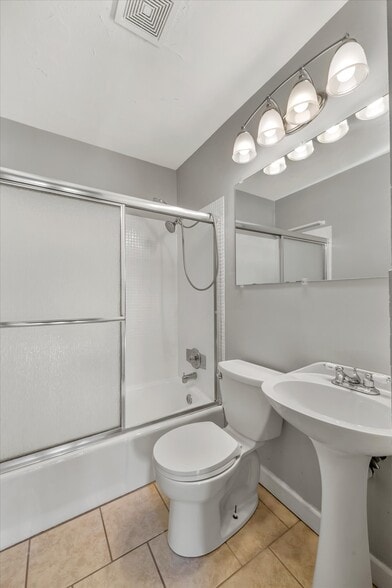 Building Photo - 1449 Coachway Ln