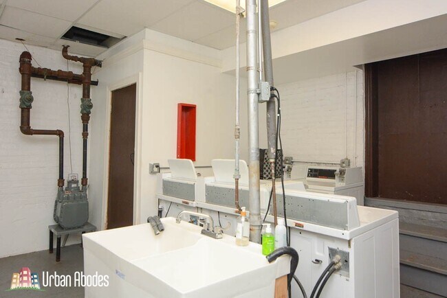 Building Photo - 4857 N Damen Ave