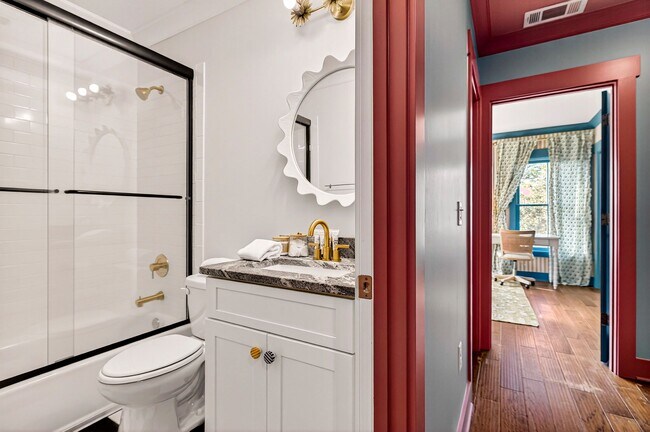 Building Photo - 214 W Gwinnett St