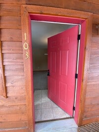 Building Photo - Pet Friendly (1 dog only) Ponds Studio