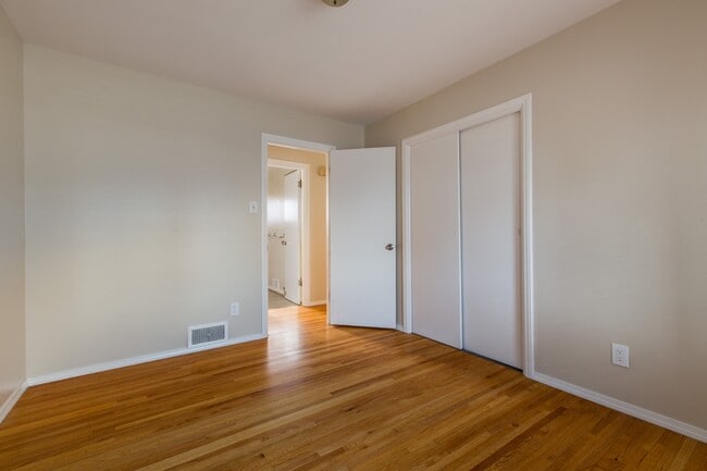 Building Photo - 813 Manzano St NE