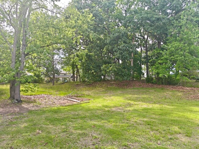 Building Photo - 2313 S Cuthbert Dr