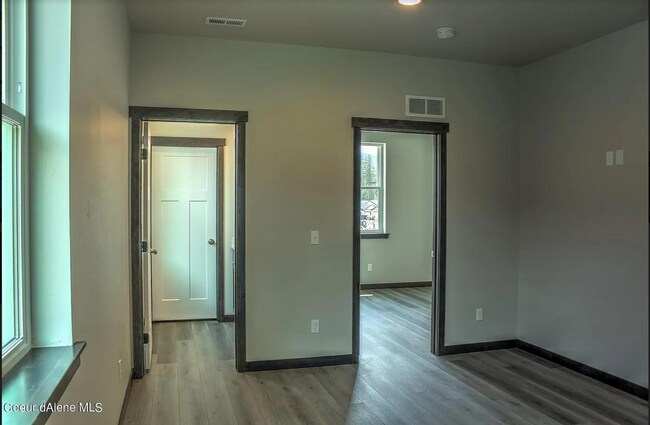 Building Photo - 33 Potlatch Loop