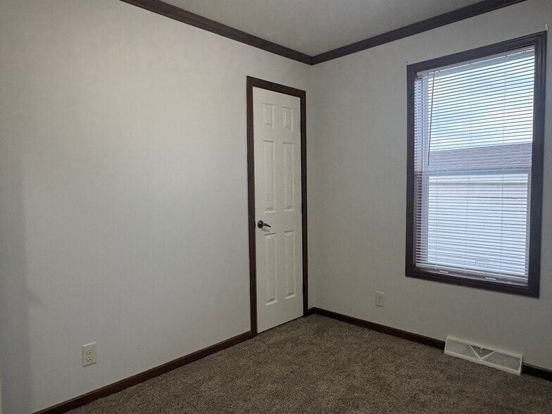 Building Photo - 309 Spring Park Dr