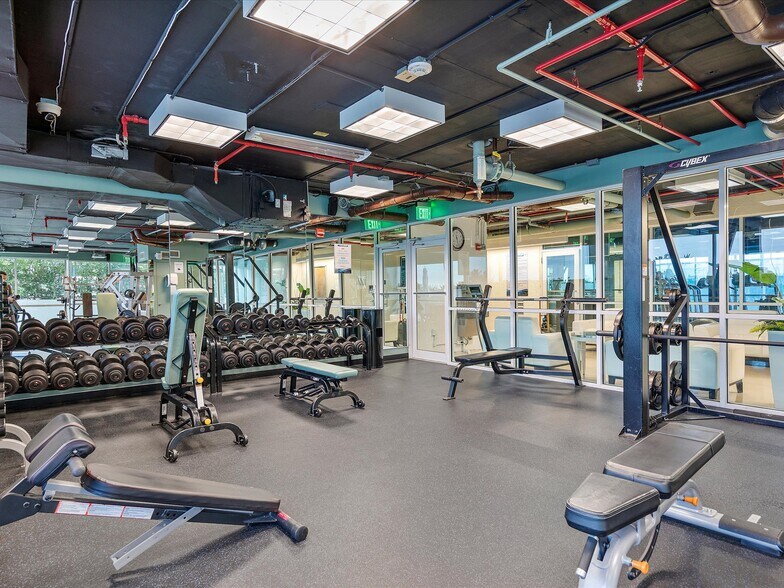 Building Photo - 650 West Ave