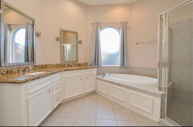 Building Photo - 4034 Glen Cove Dr