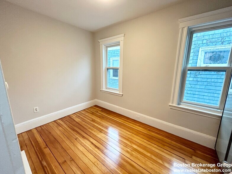 Building Photo - 20 Dawes St