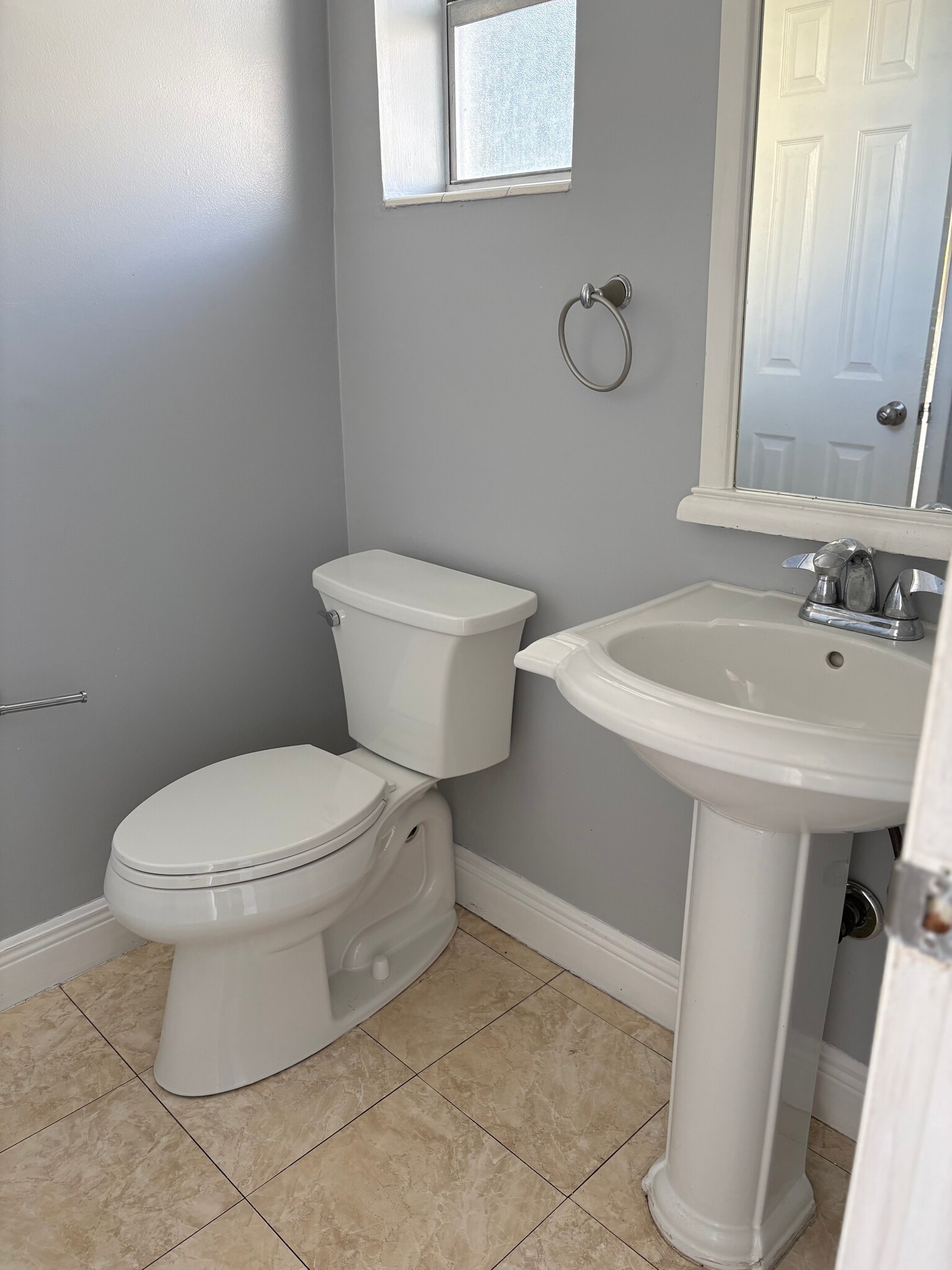 Half bath - 4500 N Flagler Dr