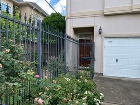 Building Photo - 6855 Bellgreen Dr