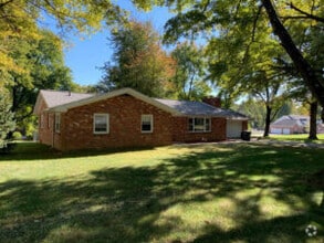 Building Photo - 4 bedroom country home!