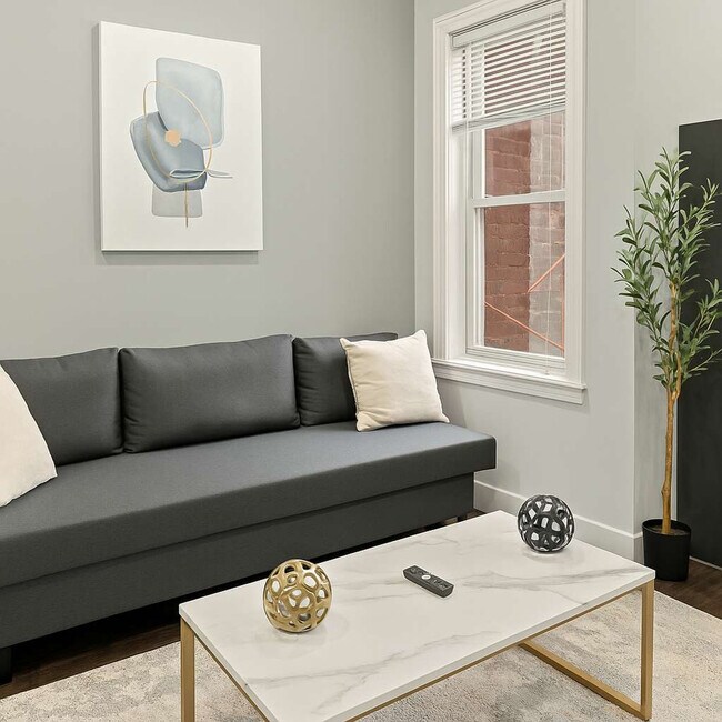 Building Photo - 128 Bainbridge St