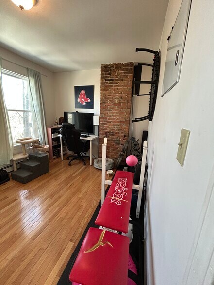 Building Photo - 33 Delle Ave