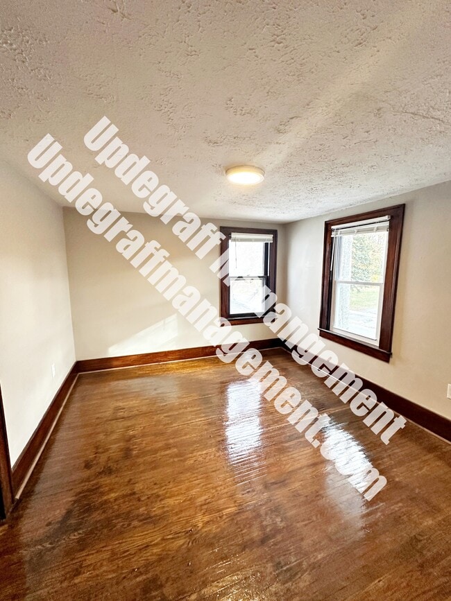 Building Photo - 174 Milton St