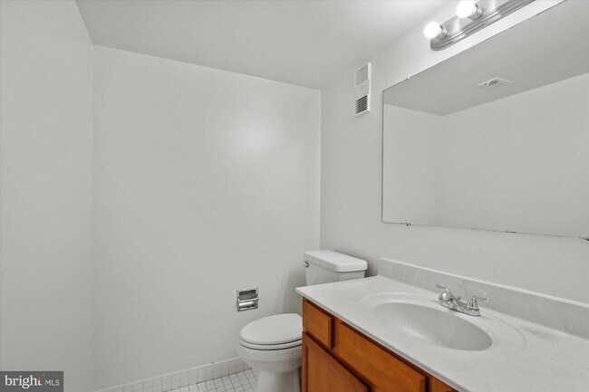 Building Photo - 3709 S George Mason Dr