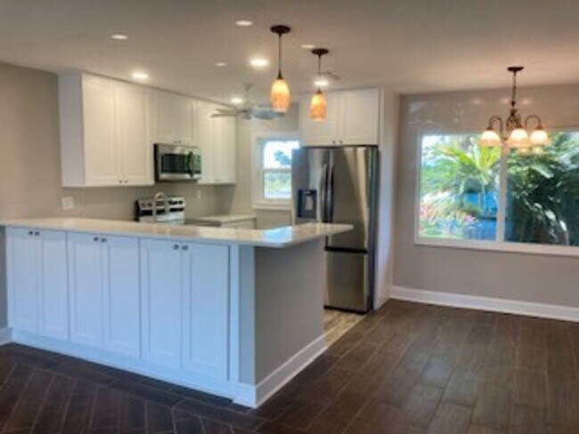Building Photo - Waterfront condo with community pool!