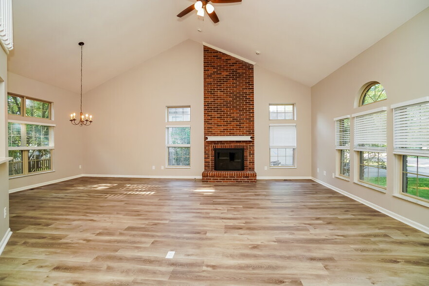 Building Photo - 1635 Saffron Dr
