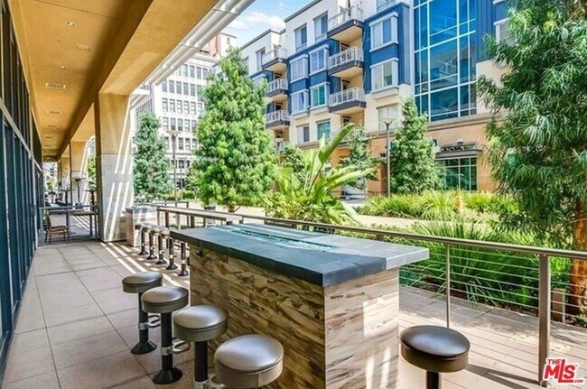 Building Photo - 133 The Promenade N