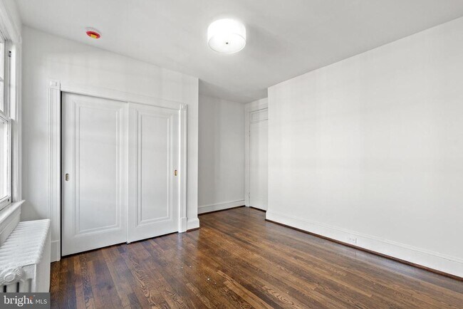 Building Photo - 2814 Bellevue Terrace NW
