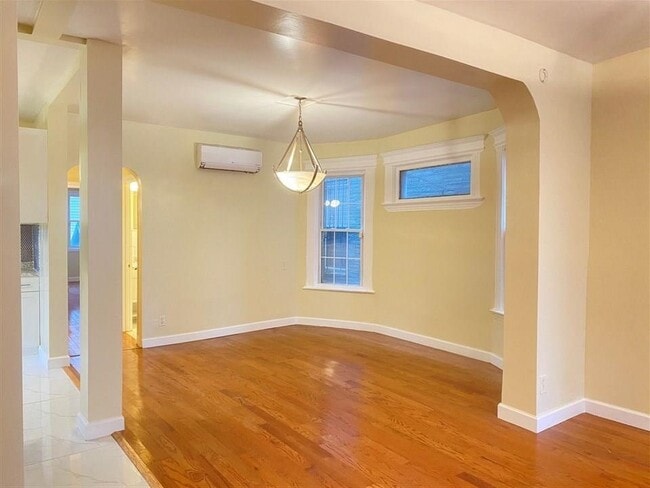 Building Photo - 13 Baldwin Ave