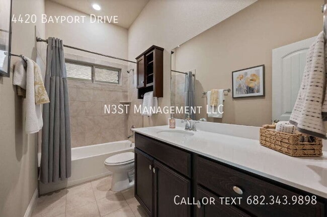 Building Photo - 4420 Bayport Dr