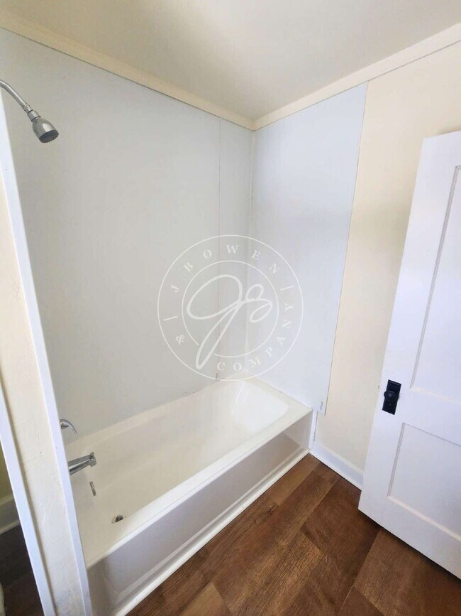 Building Photo - 1400 sq ft. 3 bed home in South Toledo! Many updates throughout