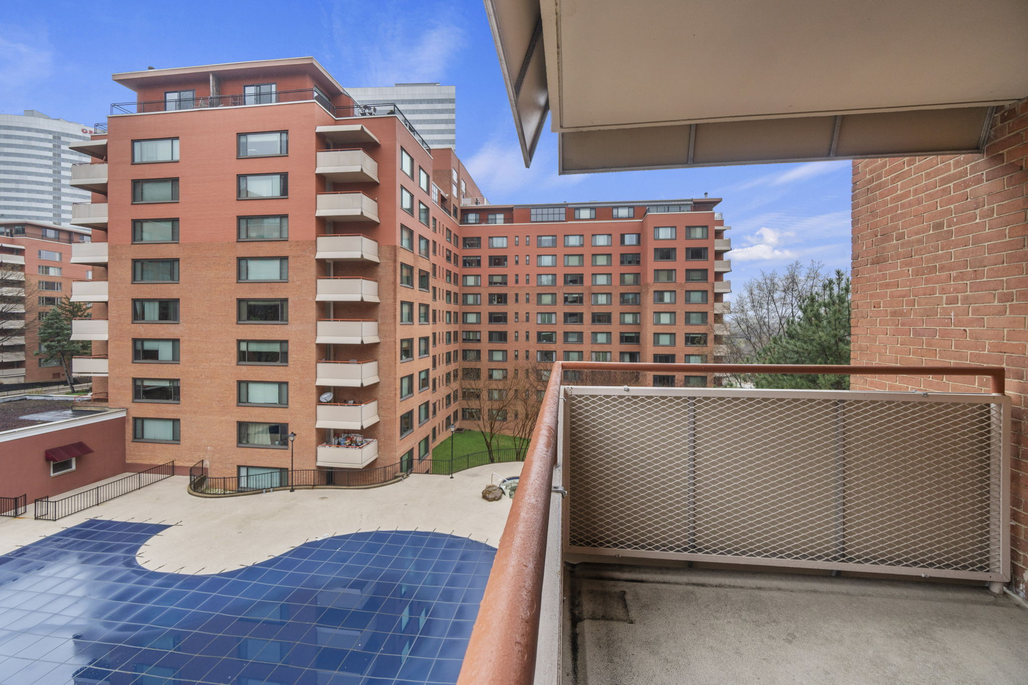 private balcony - 1011 Arlington Blvd