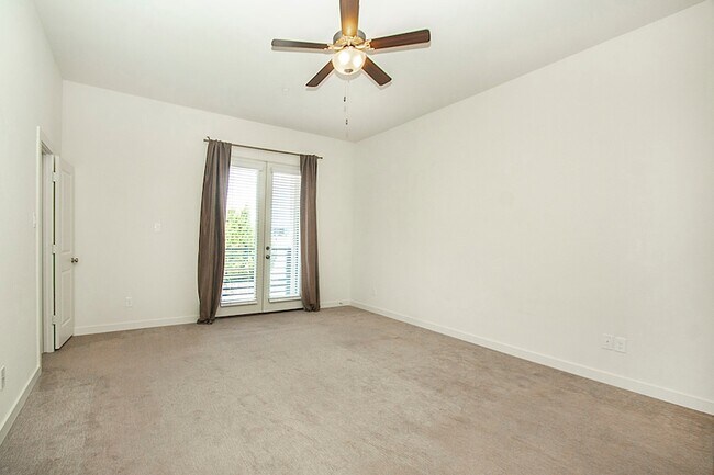 Building Photo - 432 Texas Dr