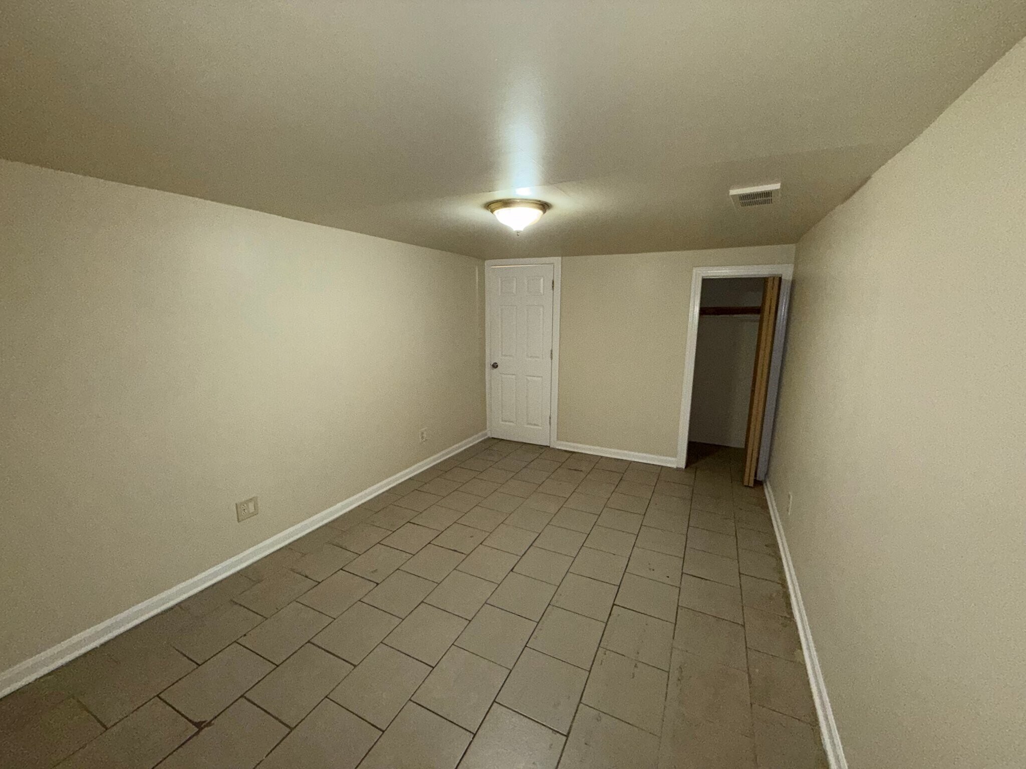 Building Photo - 7423 S St Lawrence Ave