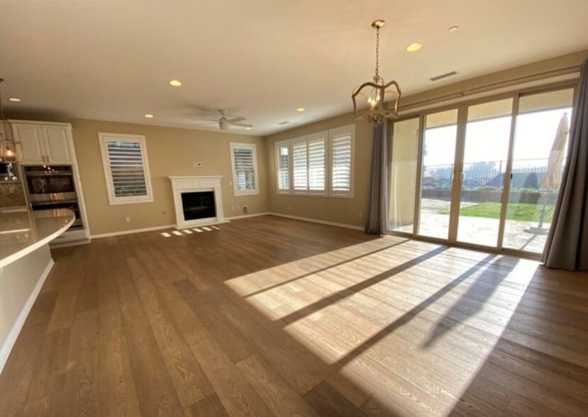 Building Photo - 12 Farra