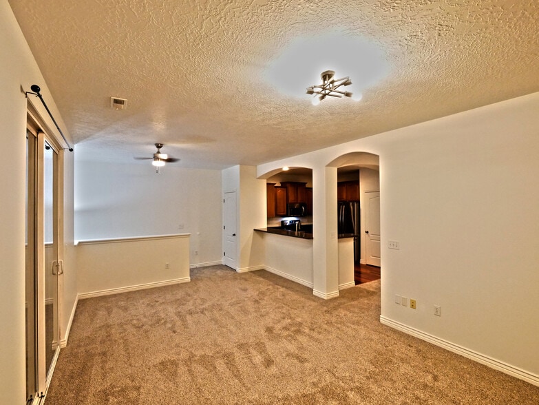 Building Photo - 3953 W Watkins Way