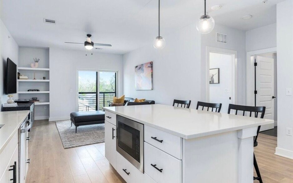 Building Photo - 3101 Govalle Ave