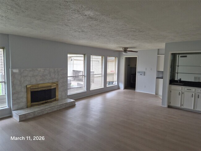 Building Photo - 2923 Edgewood Dr