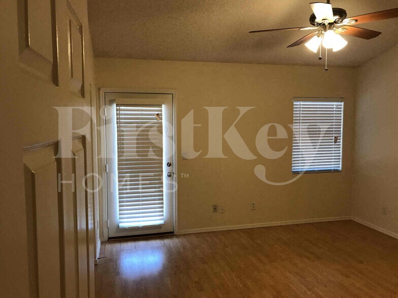 Building Photo - 4110 W Questa Dr