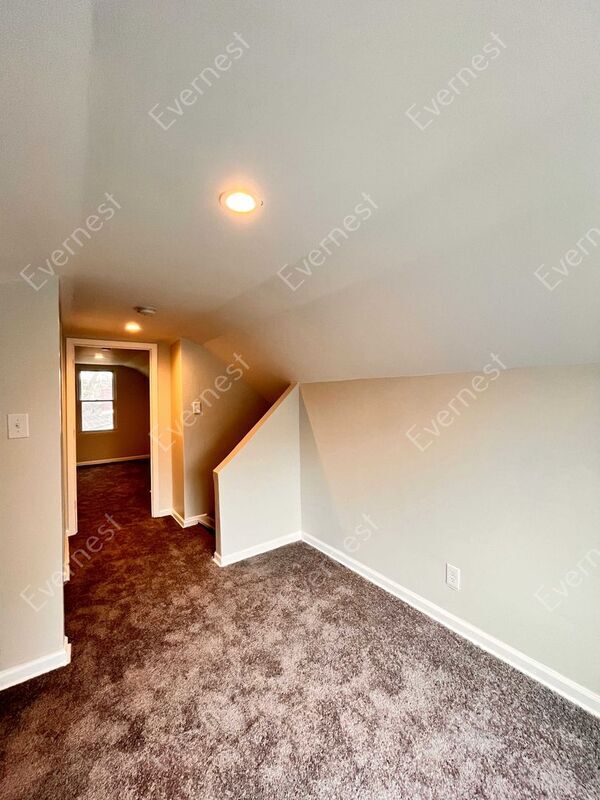 Building Photo - 11520 Maxwell Ave