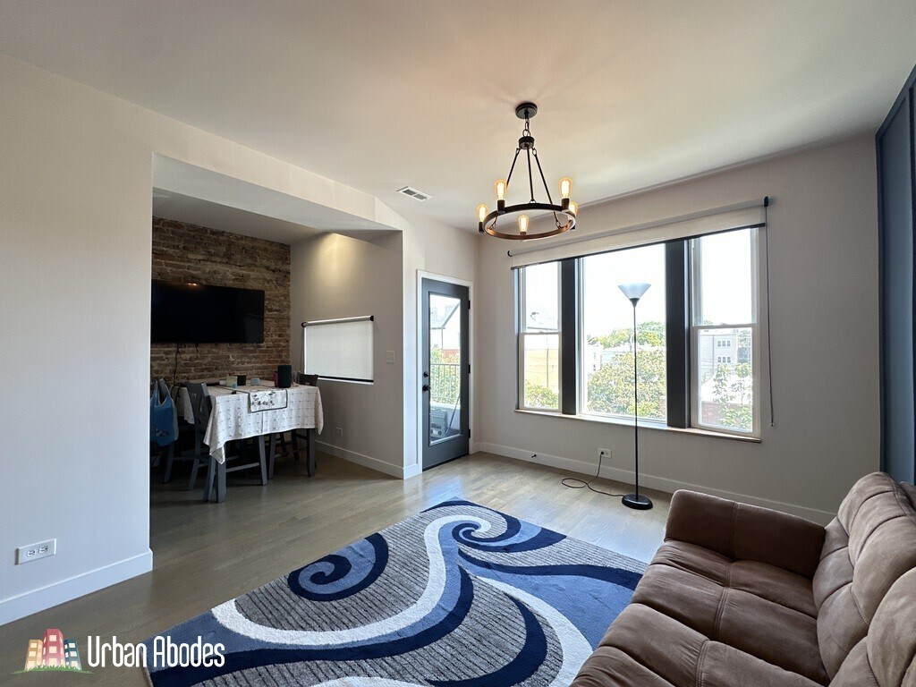 Building Photo - 908 N California Ave