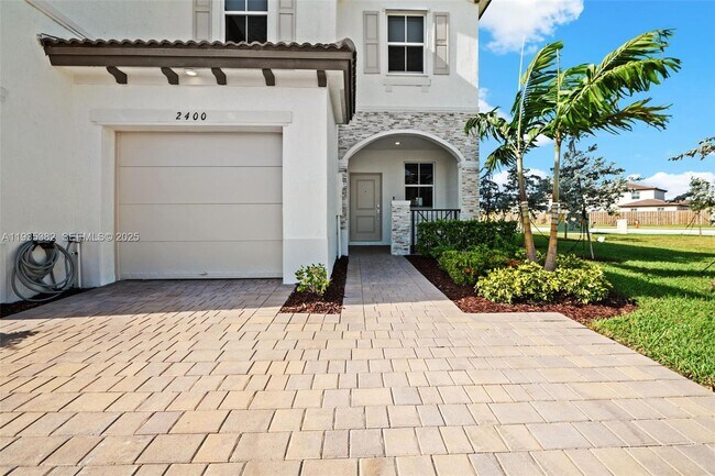 Building Photo - 2400 SE 29th St