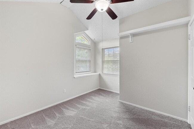 Building Photo - 15905 De Peer Ave