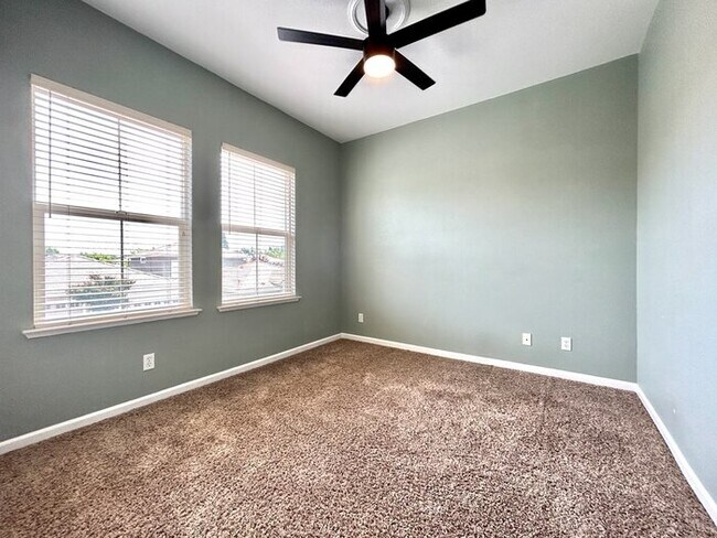 Building Photo - Gated Community! Beautiful 3bd/2.5bth in Folsom