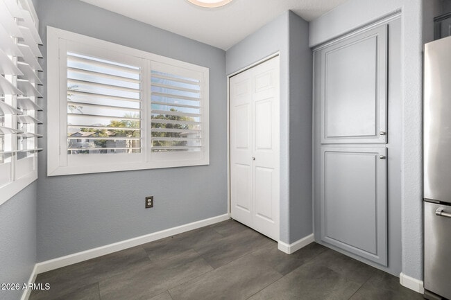 Building Photo - 9555 E Raintree Dr