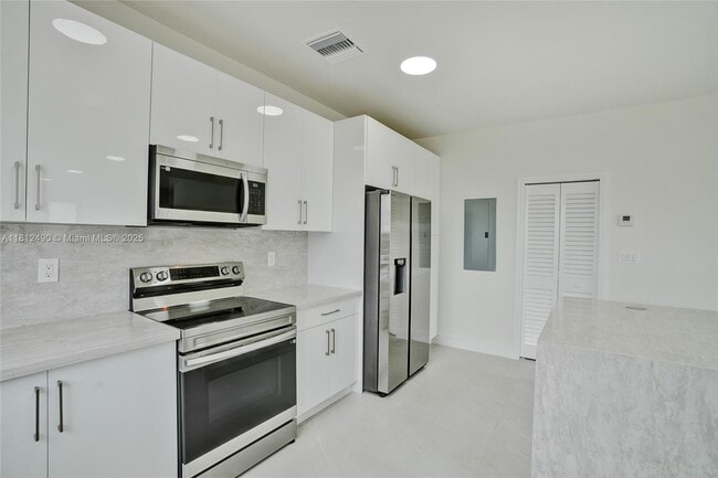Building Photo - 301 E 51st St