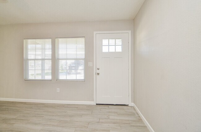 Building Photo - 8162 Homewood Ln