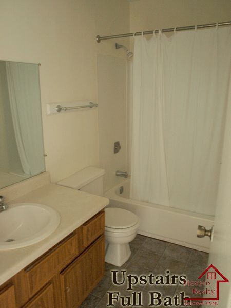 Building Photo - 404 Oriole Dr