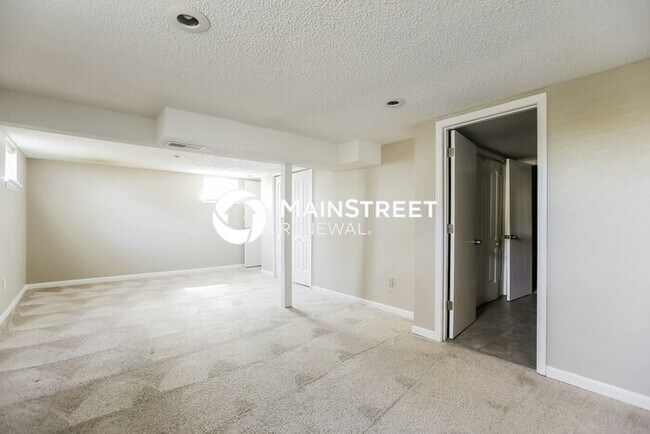 Building Photo - 3 Bedroom Pet-Friendly Home in Pleasant Hi...