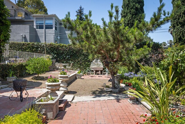 Building Photo - Stunning, remodeled rental in Historic Fra...