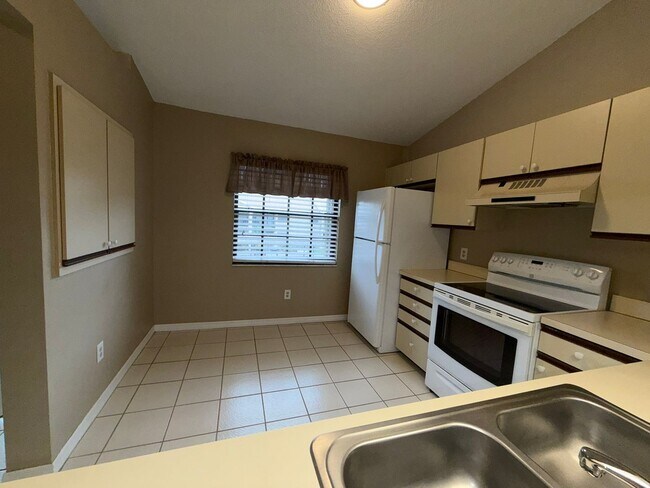 Building Photo - Perfect Condo in Dunedin