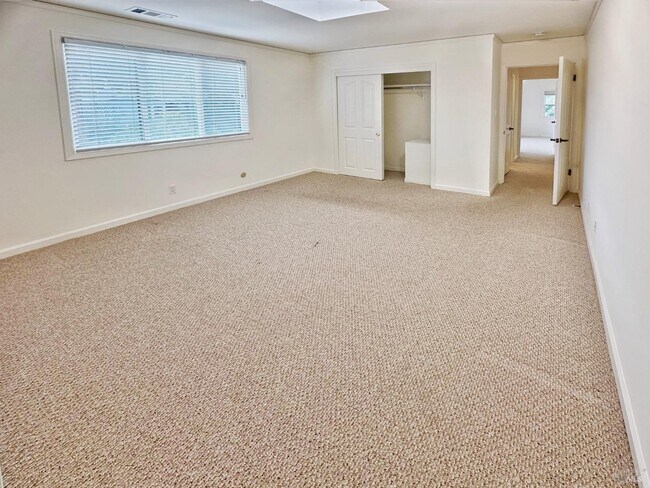 Building Photo - 250 Edgewood Ave
