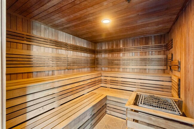 Building Photo - 1800 N Bayshore Dr