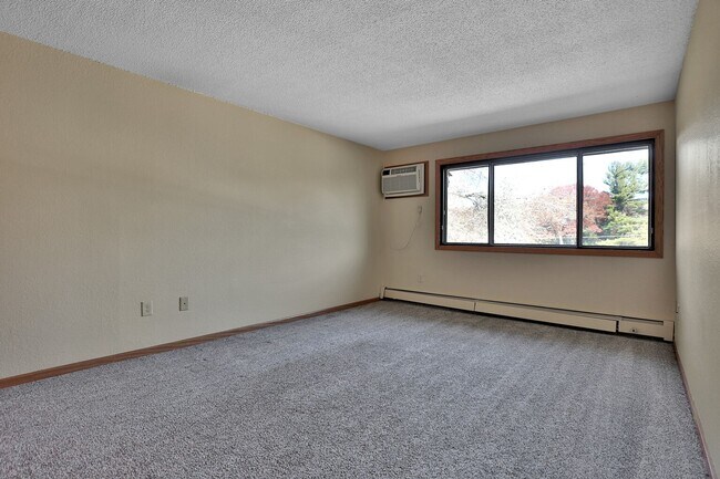 Building Photo - 6001 E Viking Blvd